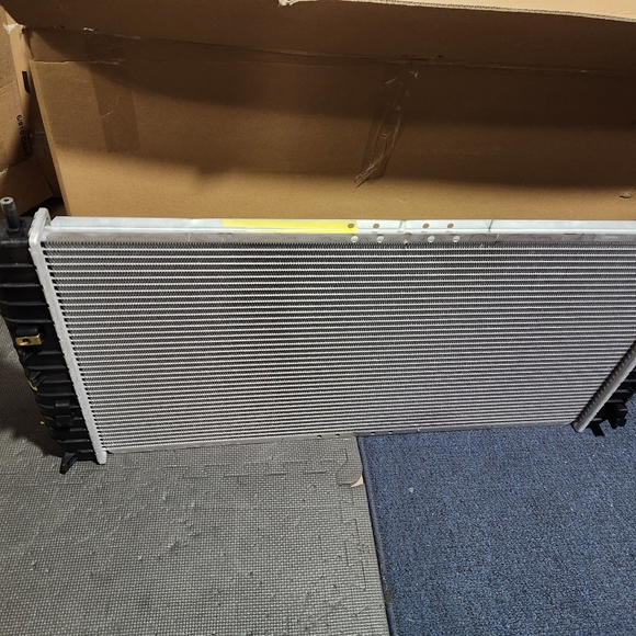 Car Cooling Radiator Assembly For 2006 07 2008 Buick Lucerne 3.8L Aluminum Core - Picture 3 of 5